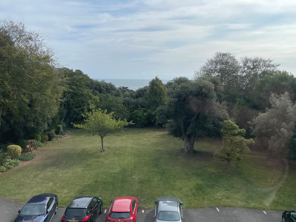 Lot: 41 - TWO-BEDROOM FLAT IN DESIRABLE LOCATION - Sea view from property and view of parking area